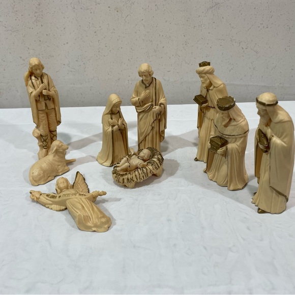 Vintage Art Plastics Nativity set Cream and Gold Holy Family Jesus Kings 9pcs - Picture 3 of 14